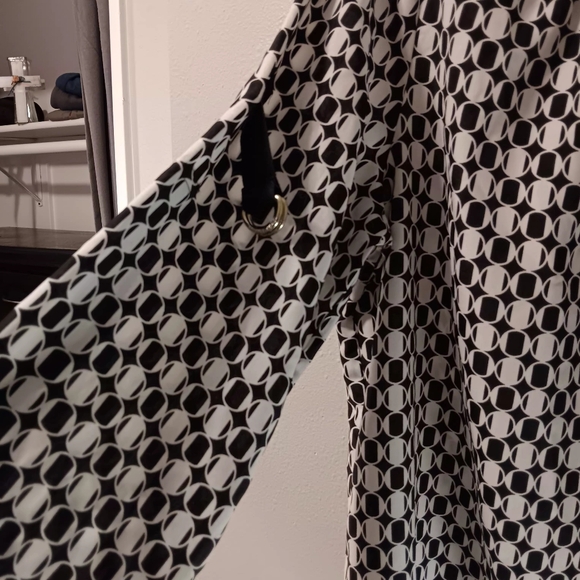Michael Kors Black & White Geometric Women's Blouse - Picture 6 of 11